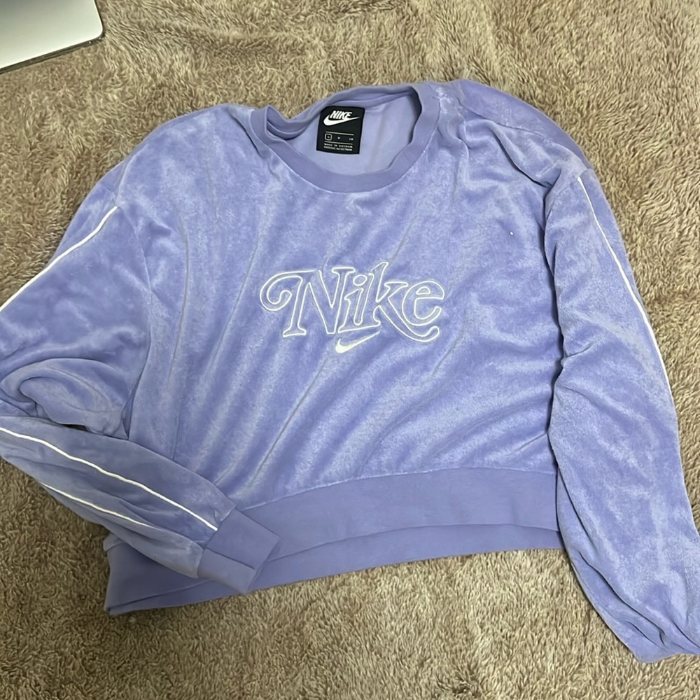 Cropped Nike long sleeve- retro styled